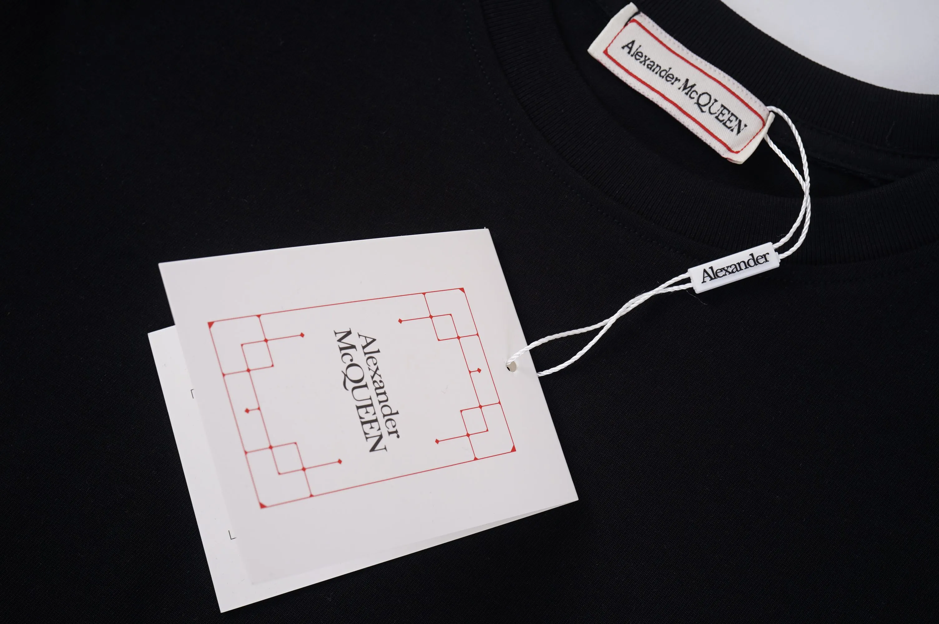 G #Alexander Mcqueen* 2025 New Arrival T ， ， ， 。 ， ， ， 。 ： 、 ， S_XXXL ， 61